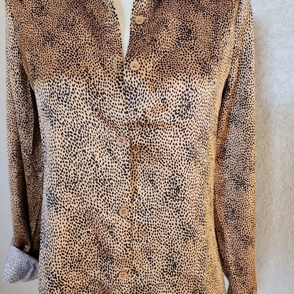 Sincerely Jules Animal print button down shirt size Medium  New with tags - Picture 3 of 7